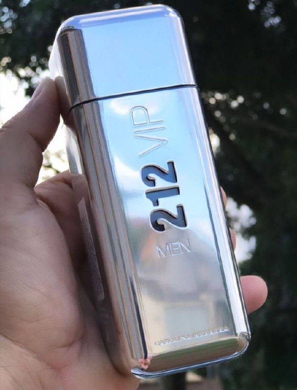 Perfume Carolina Herrera – 212 VIP Men 💎 Aroma: Vodka, lima, menta y ámbar, refleja el estilo del hombre urbano y sofisticado. 🔥