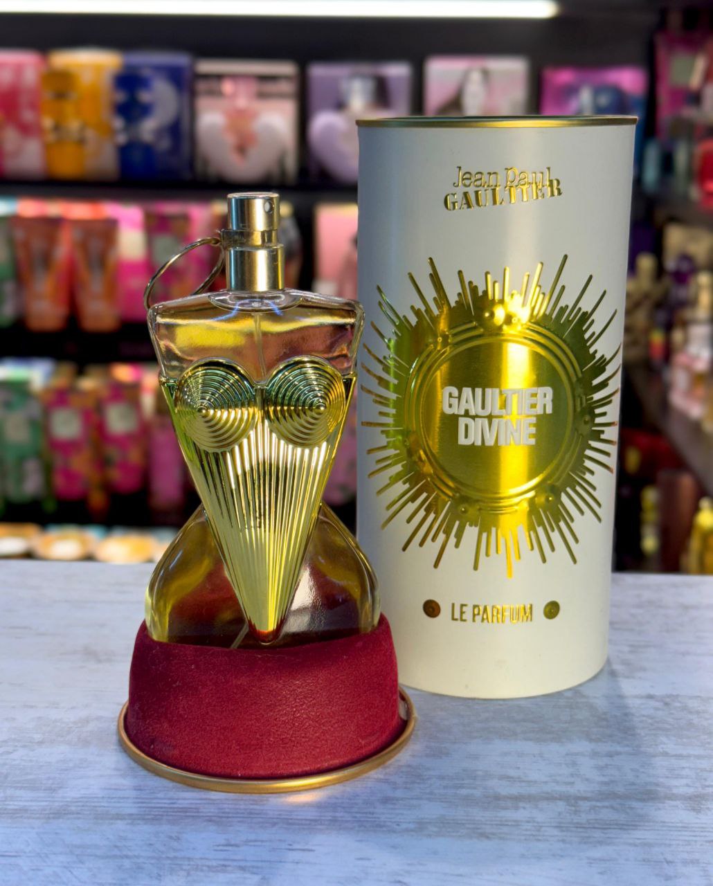 Perfume👑 Gaultier Divine – Jean Paul Gaultier 👑  - 100ml  Aroma:bergamota, flor de lirio y sal marina.