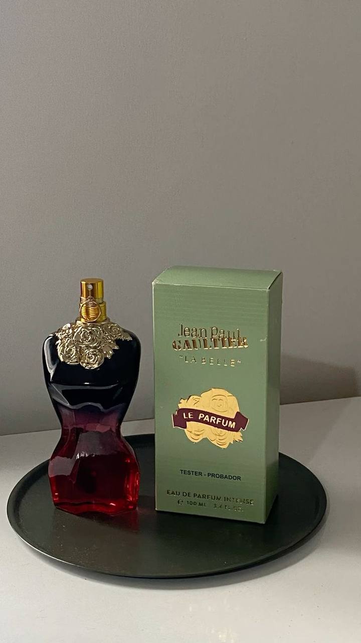 Perfume  🌹 Jean Paul Gaultier – La Belle Le Parfum 100ml  Aroma: Una fragancia sensual, elegante y adictiva 💋✨ Con notas de pera, haba tonka, vainilla y bergamota, envuelve la piel con un toque dulce y exótico.