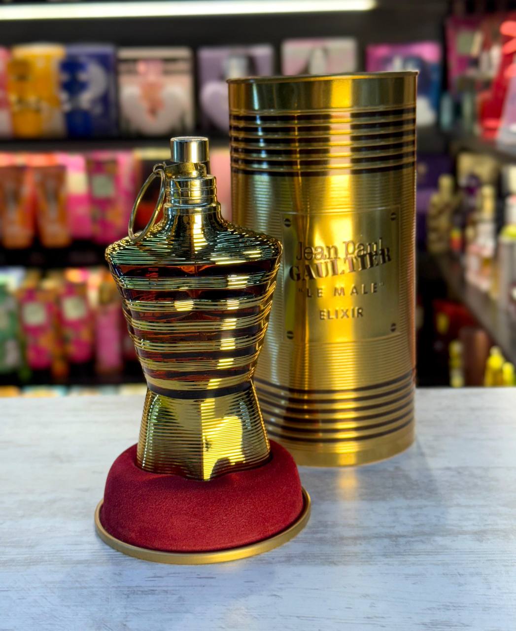 Perfume Jean Paul Gaultier – Le Male Elixir (Caballero) 💛100ml   Aromaavanda, miel, vainilla y haba tonka, ofrece un aroma dulce, ambarado y seductor.