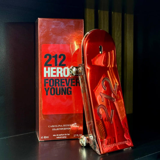 Perfume🔥 Carolina Herrera – 212 Heroes Forever Young (Dama) 🔥Aroma:frambuesa, mandarina y jazmín, combinadas con un toque de sándalo y almizcle, crea un aroma fresco, juvenil y elegante.