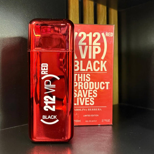 Perfume Carolina Herrera – 212 VIP Black Red (Caballero) ❤️  Aroma: cardamomo, pimienta negra y cuero, es una mezcla explosiva de energía y elegancia.