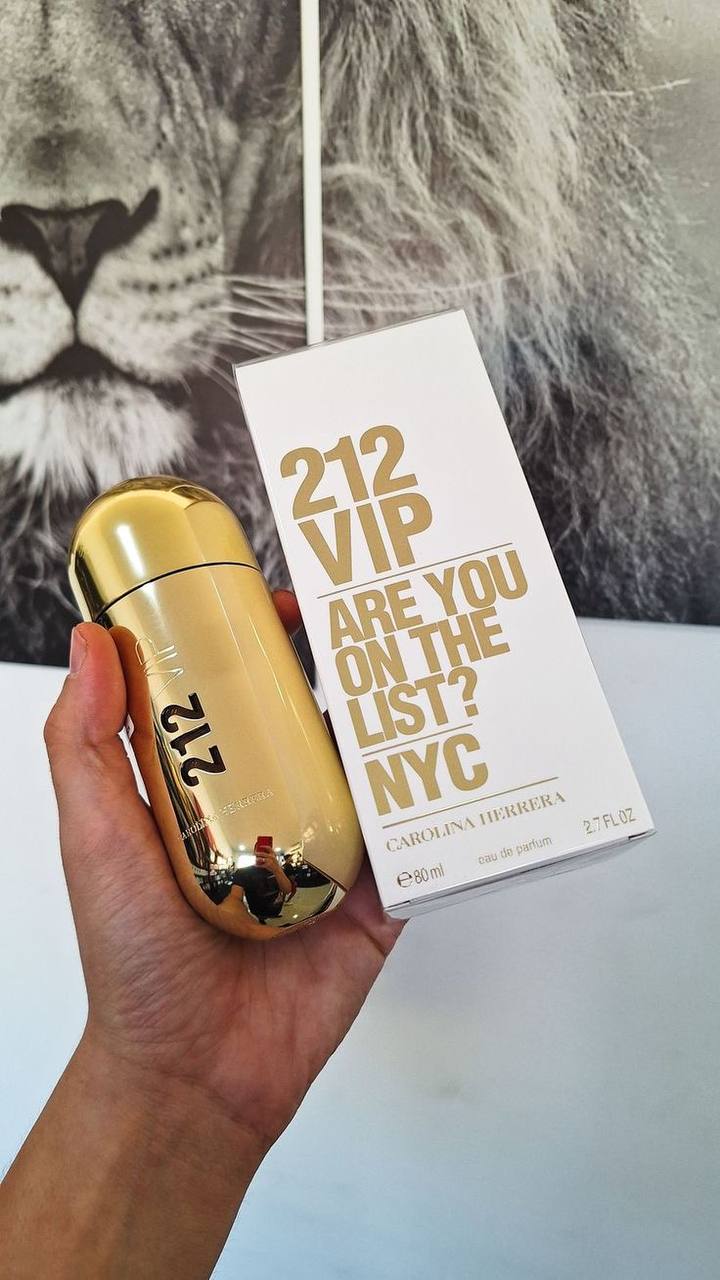Perfume💛 Carolina Herrera – 212 VIP (Dama) 💛 Aroma:ron, maracuyá, gardenia y vainilla, refleja el espíritu de las noches exclusivas de Nueva York 🗽.
