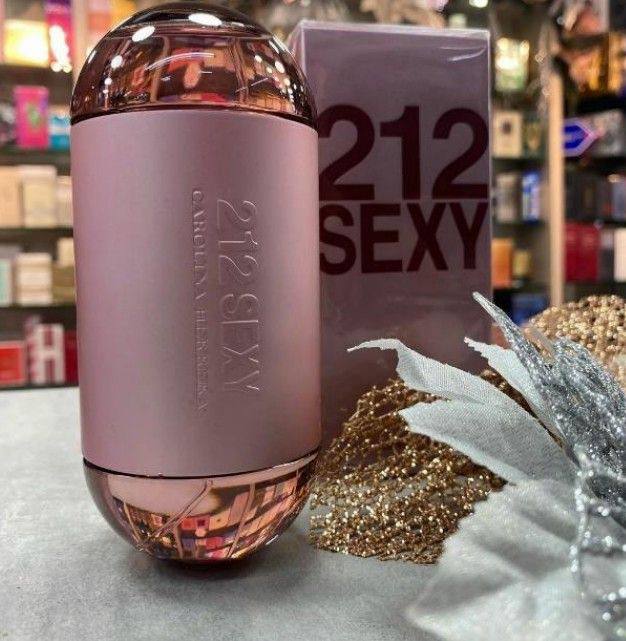 Perfume✨ 212 VIP Rosé - Carolina Herrera Aroma:champaña rosé, flor de durazno, ámbar y almizcle blanco 🍑🥂